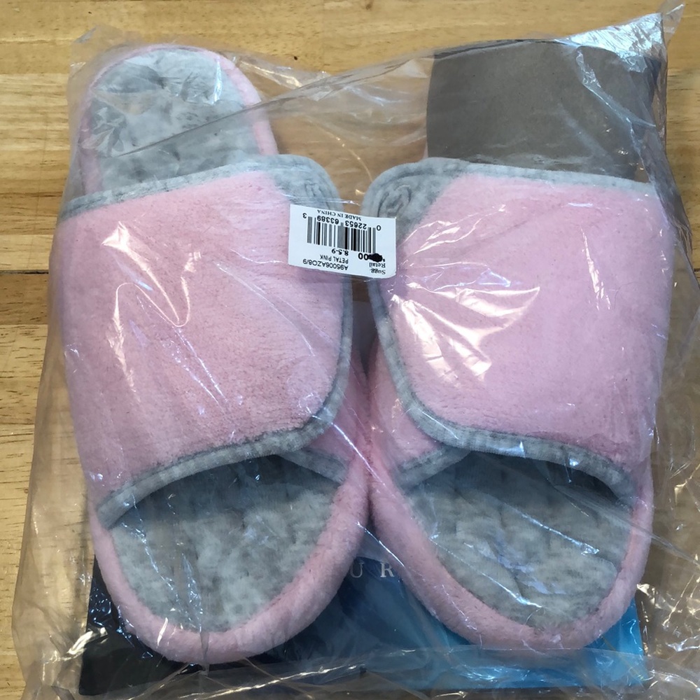 New Pink Isotoner sleepers, size 8.5-9.